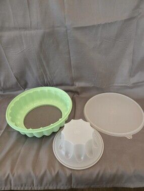 Vintage TUPPERWARE Mint Green Jello Mold 3 Pieces. Jell Ring From 1970s.